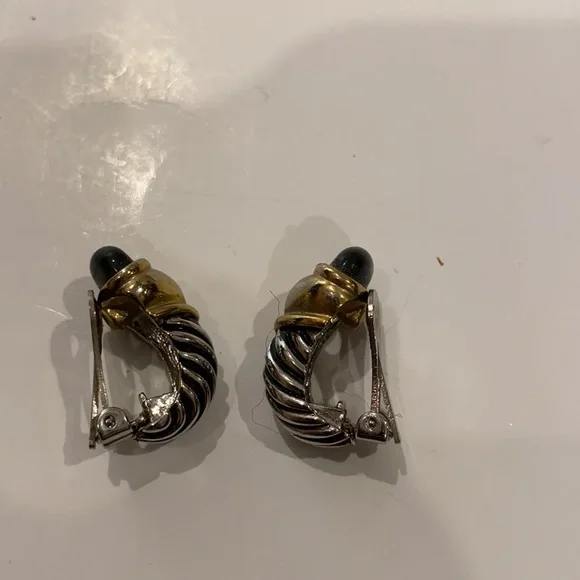 COSTUME CLUP ON EARRINGS DESIGHNER LOOK SILVER AND GOLD TONE BLACK STONE - Picture 4 of 8